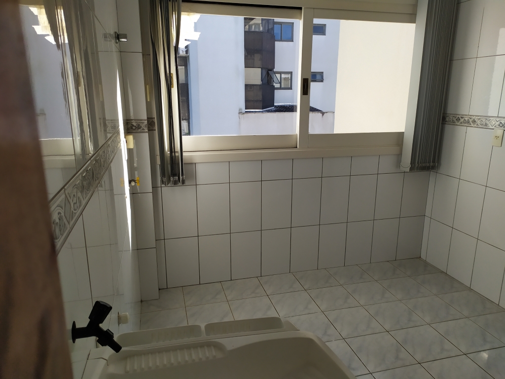 APARTAMENTO COM 3 DORMITÓRIOS