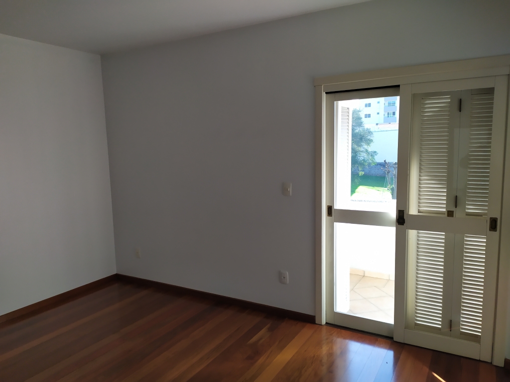 APARTAMENTO COM 3 DORMITÓRIOS