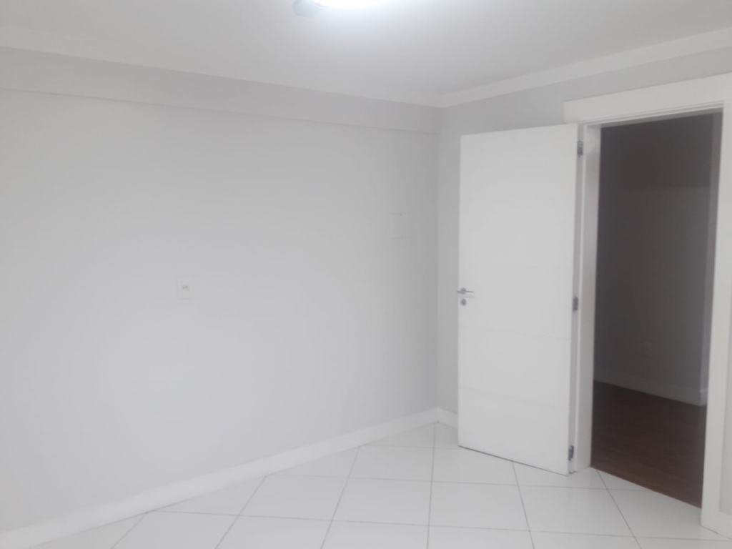 APARTAMENTO COM 3 DORMITÓRIOS