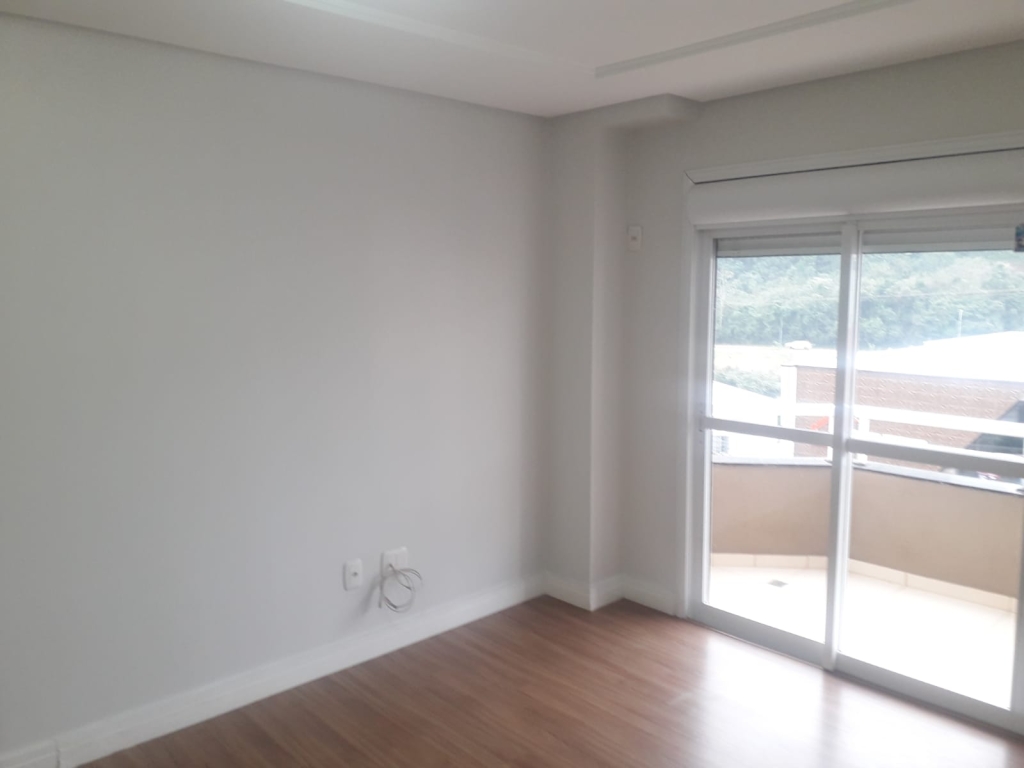 APARTAMENTO COM 3 DORMITÓRIOS