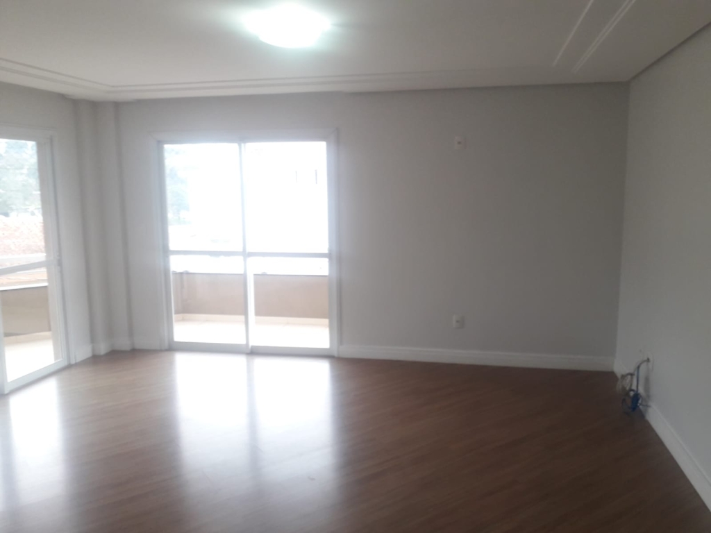 APARTAMENTO COM 3 DORMITÓRIOS