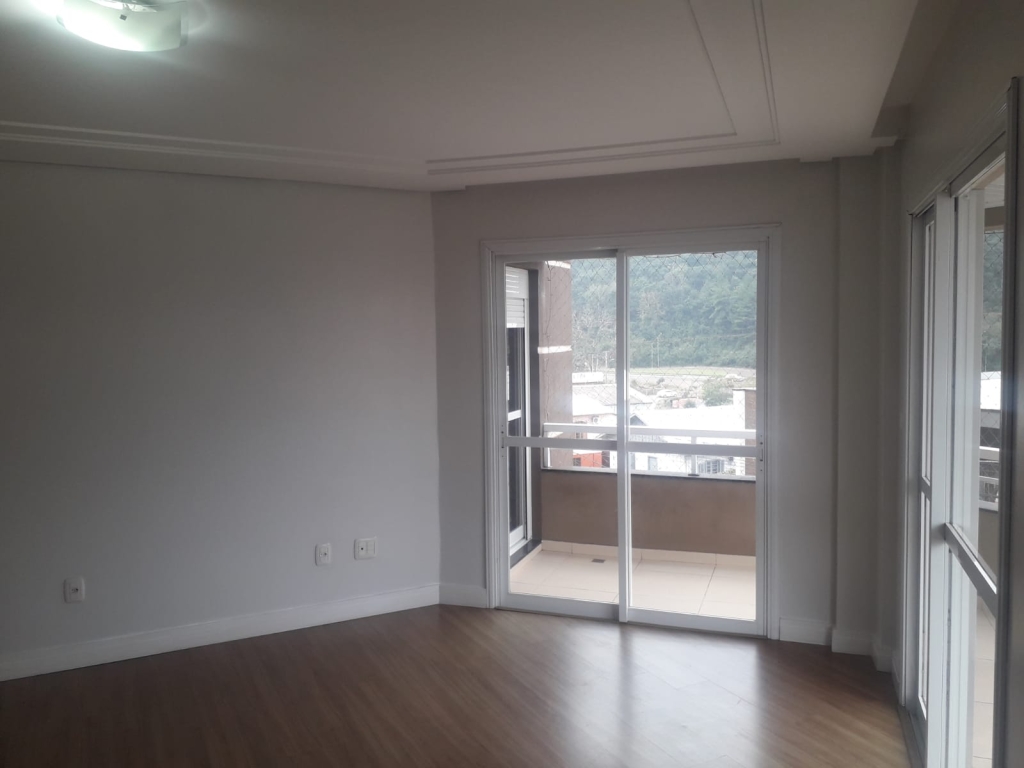 APARTAMENTO COM 3 DORMITÓRIOS