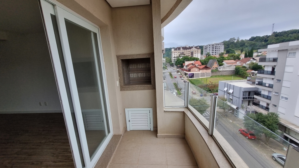 APARTAMENTO COM 3 DORMITÓRIOS