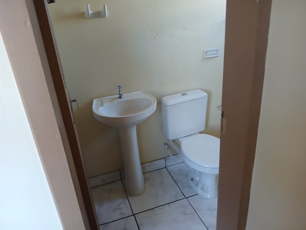 CASA COM 3 DORMITÓRIOS