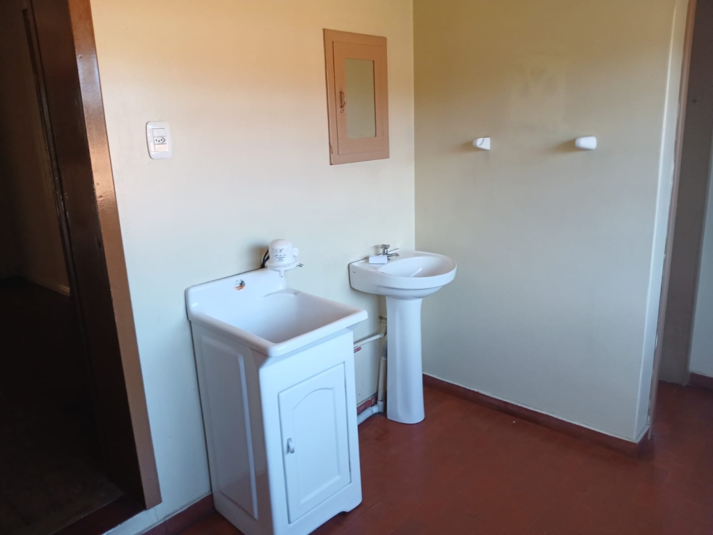 CASA COM 3 DORMITÓRIOS