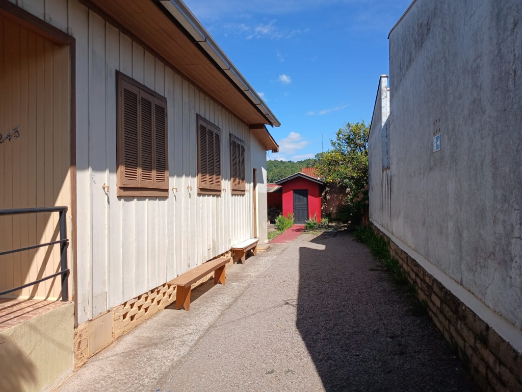 CASA COM 3 DORMITÓRIOS