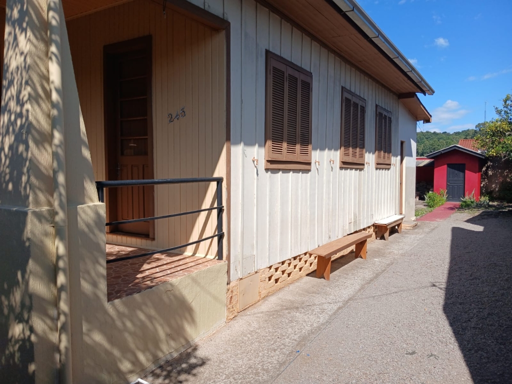 CASA COM 3 DORMITÓRIOS