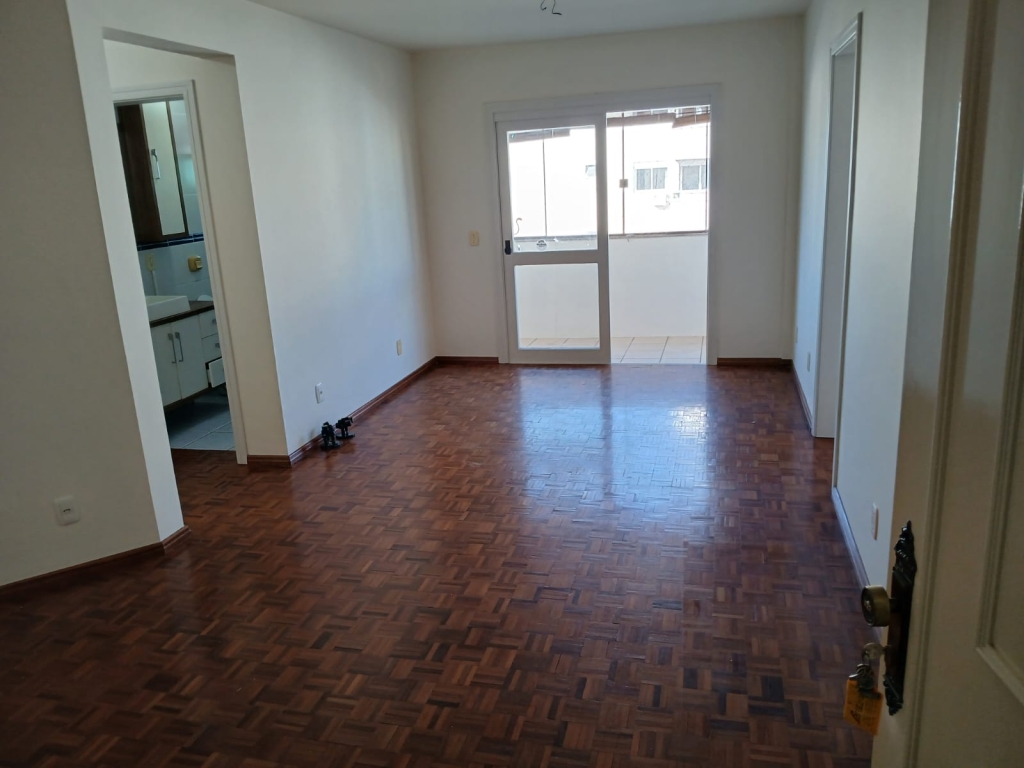 APARAMENTO COM 2 DORMITÓRIOS,