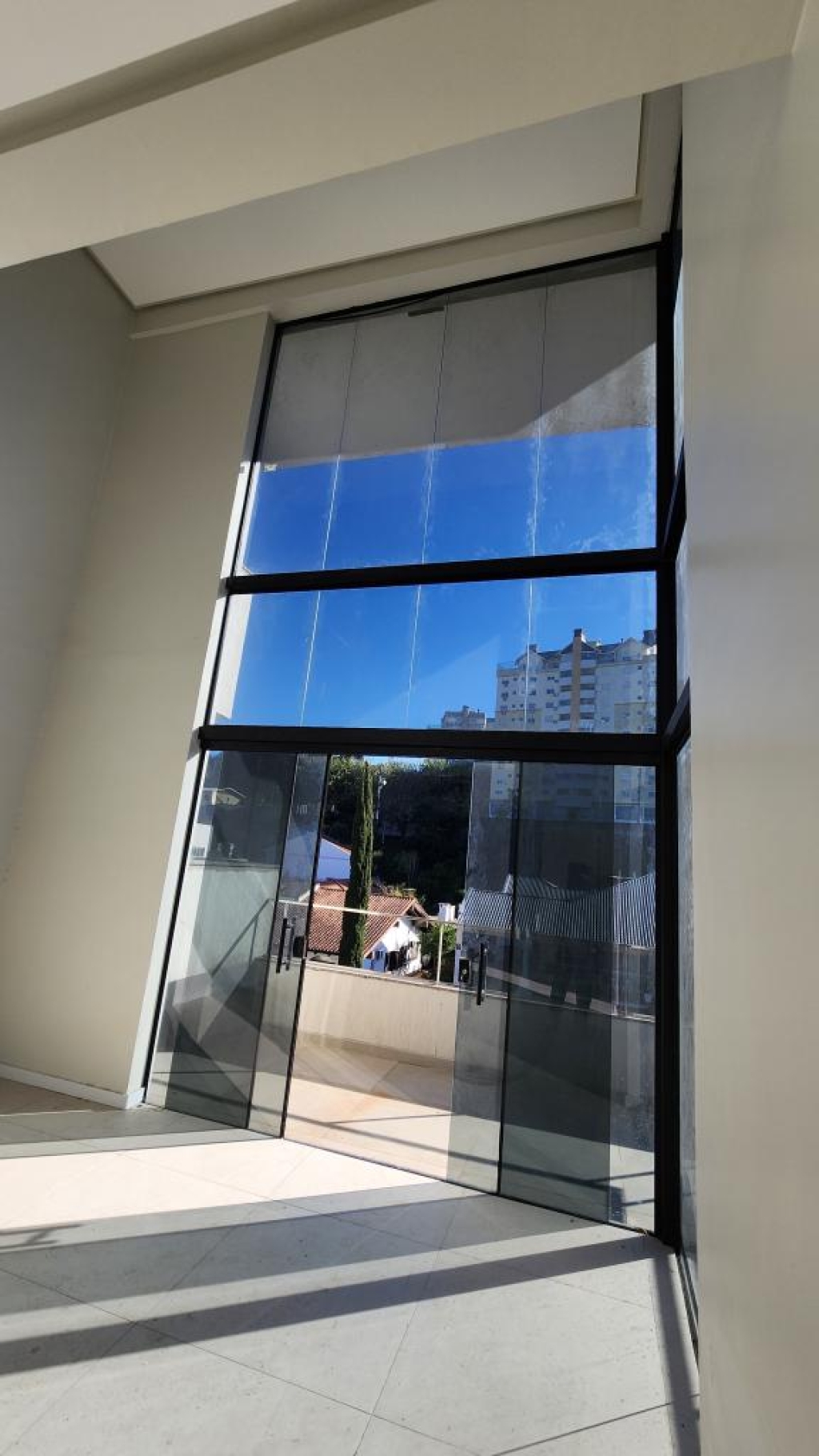 APARTAMENTO COM 3 DORMITÓRIOS